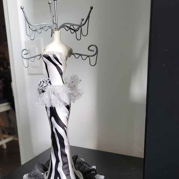 Jewelry Stand - Picture 5 of 5